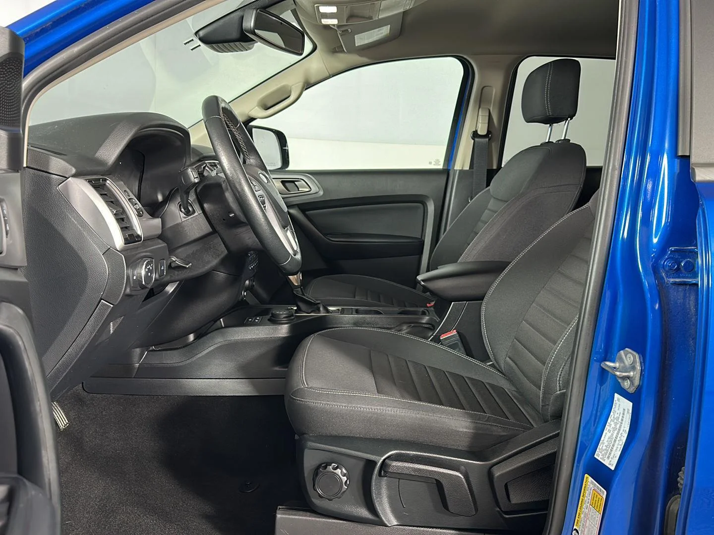 Used 2022 Velocity Blue Ford XLT image 5