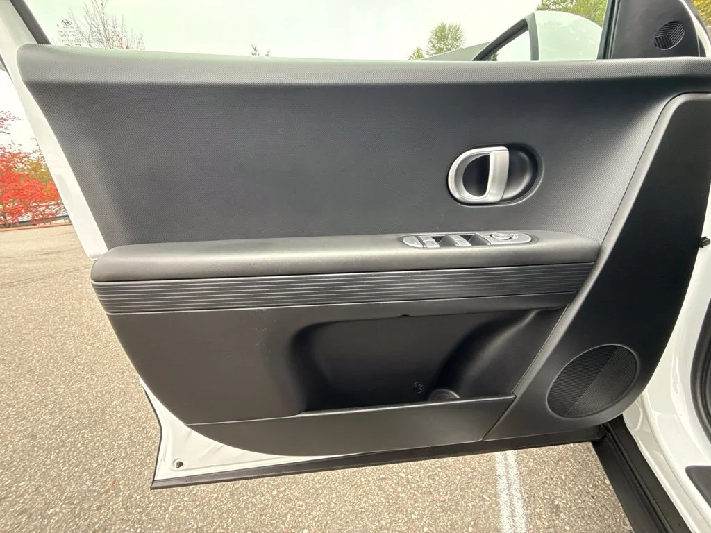Used 2024 Atlas White Hyundai SEL image 14