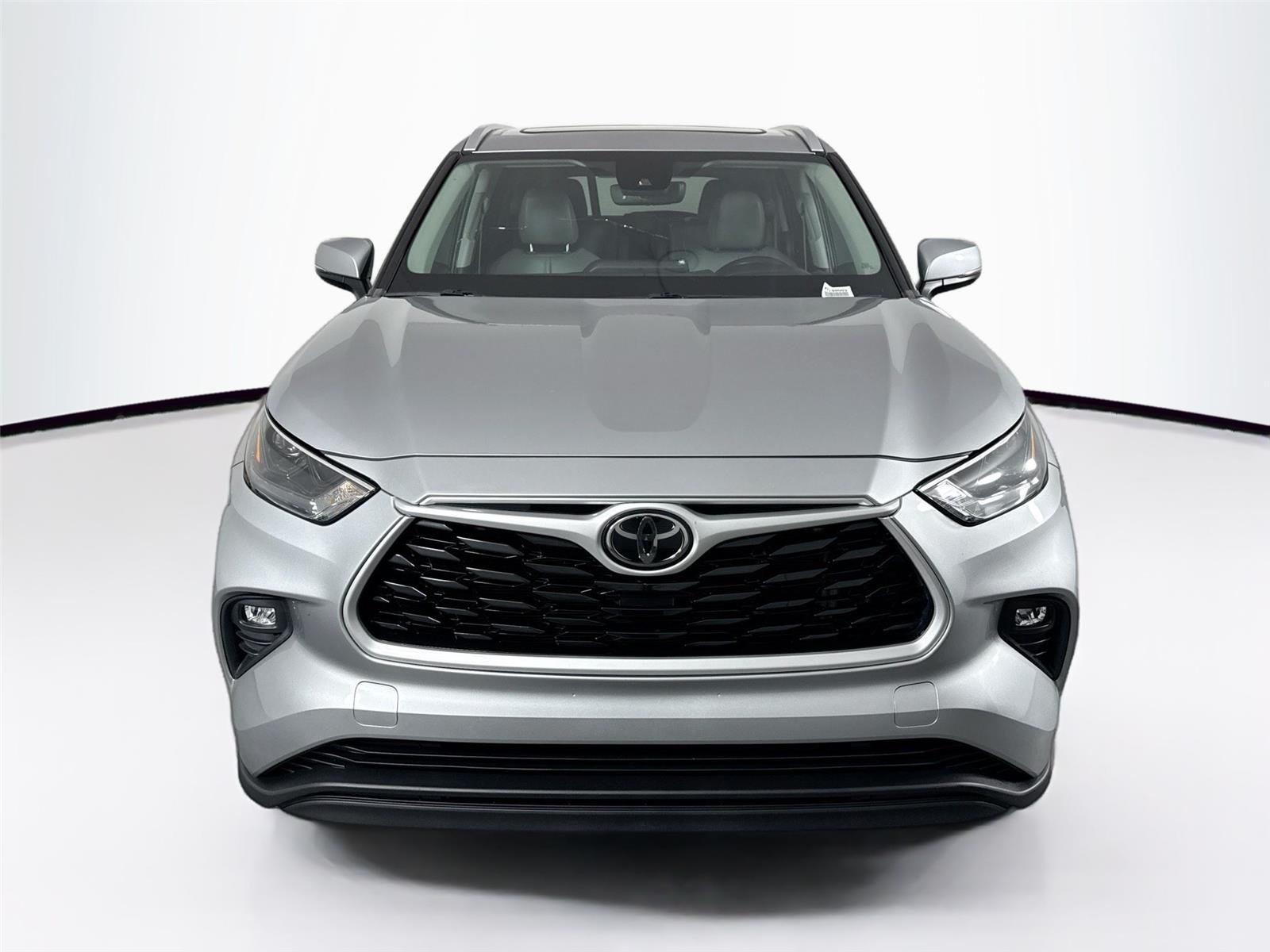 Used 2022 Celestial Silver Metallic Toyota XLE image 8