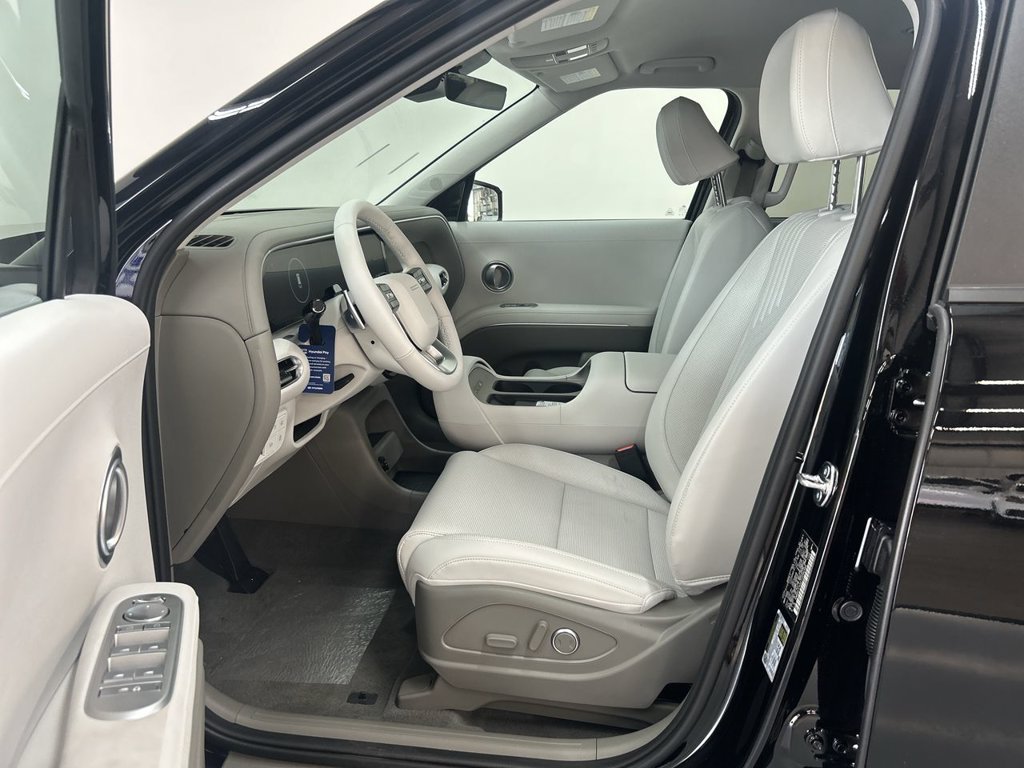 New 2026 Abyss Black Hyundai SEL 8P image 12