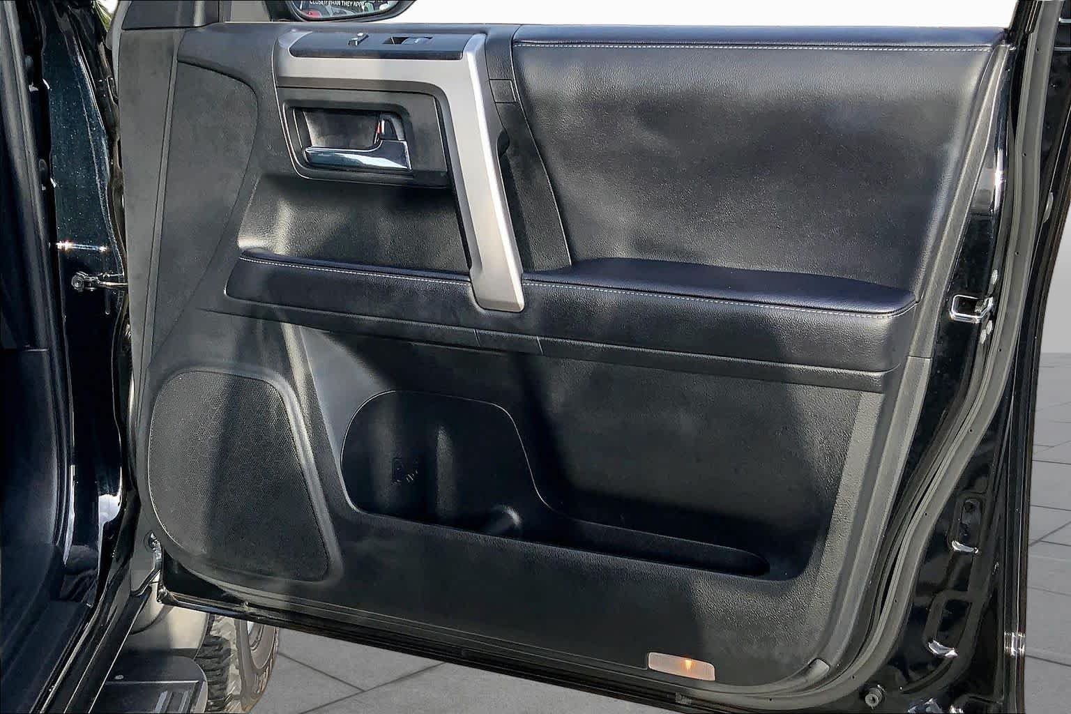 Used 2022 Midnight Black Metallic Toyota SR5 image 22