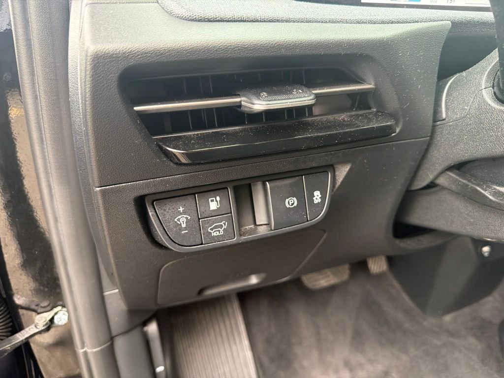 Used 2023 Black Kia Wind image 15