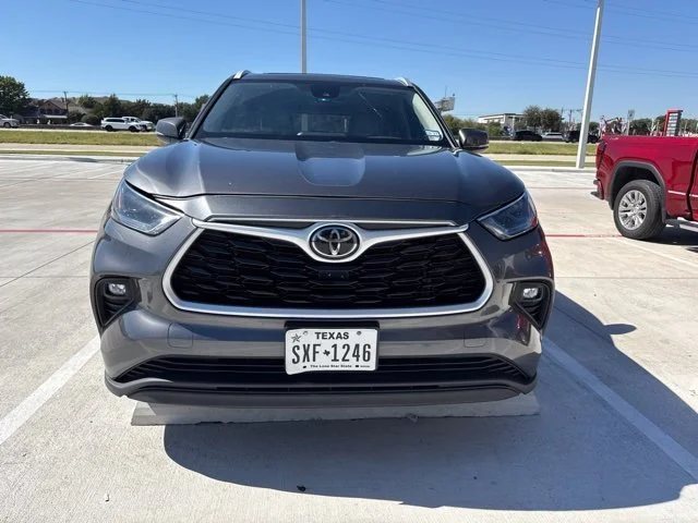 Used 2023 Gray Toyota XLE image 5