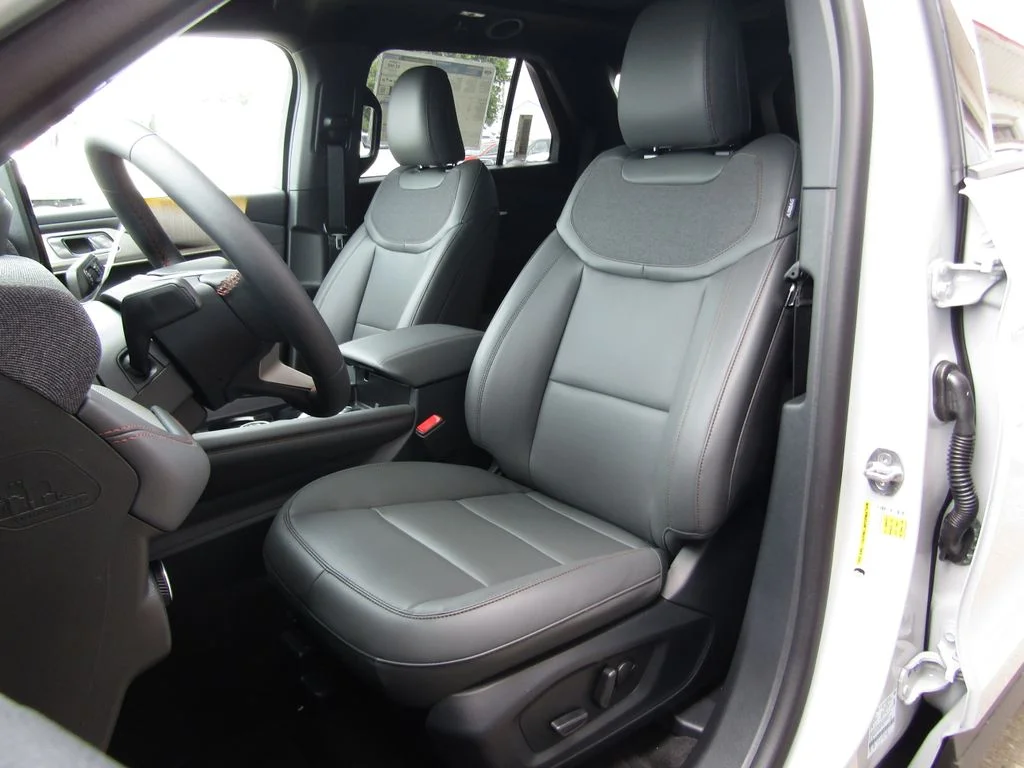 New 2027 Avalanche Gray Ford Active image 23