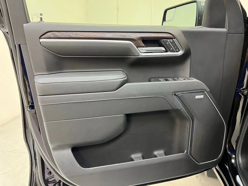 New 2026 Onyx Black GMC SLT image 13
