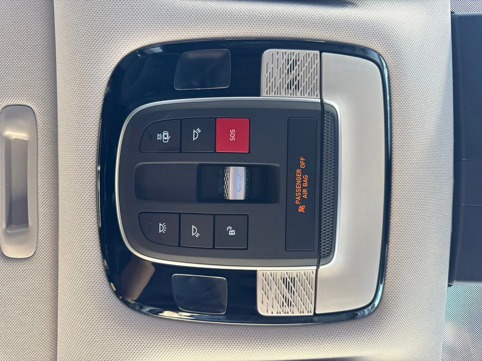 Used 2025 Gray Hyundai SEL Premium image 25