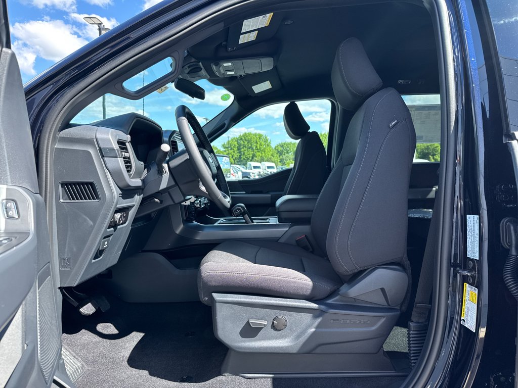 New 2026 Antimatter Blue Metallic Ford XLT image 4