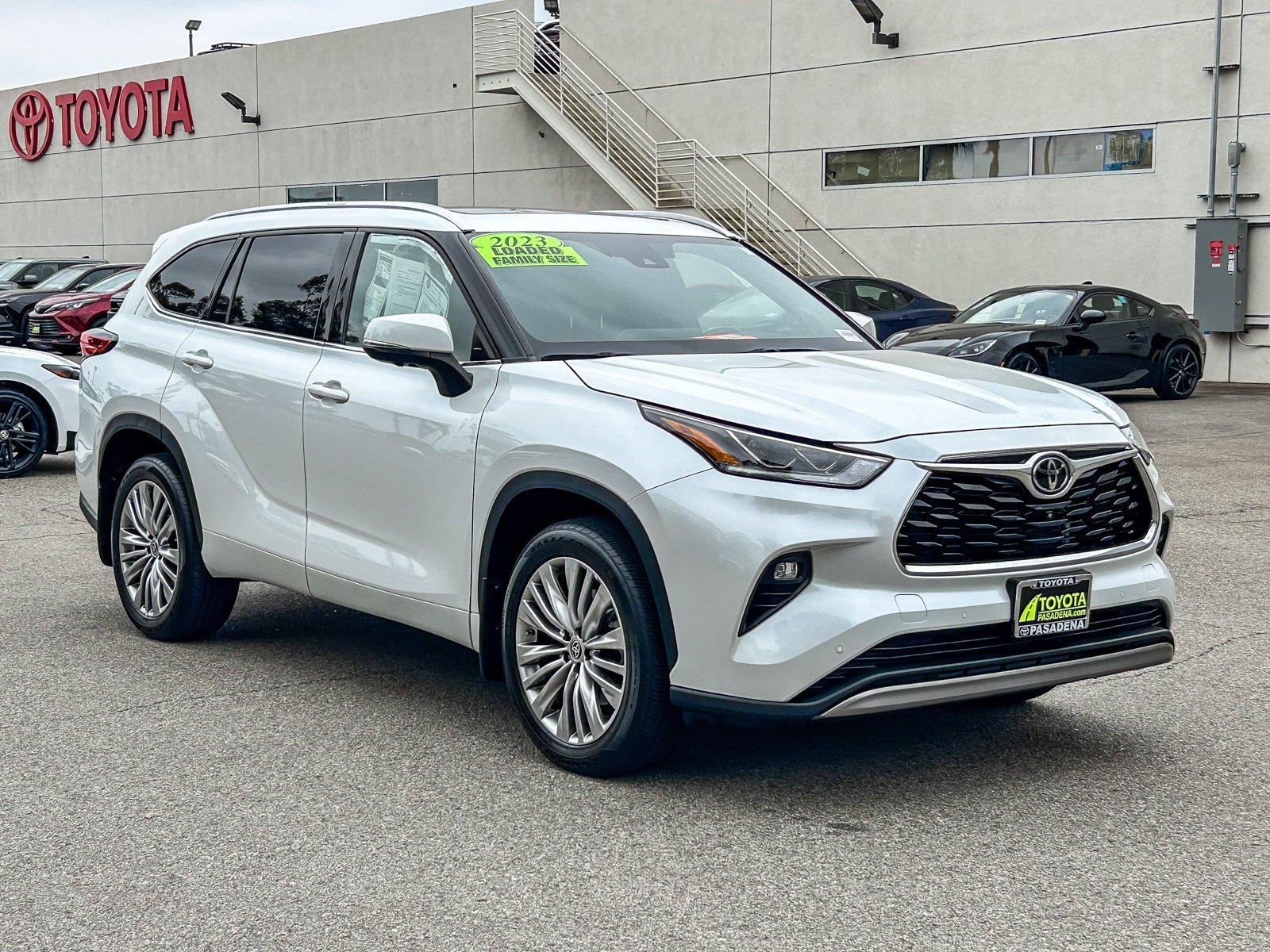 Used 2023 WIND CHILL PEARL TOYOTA TRUCK PLATINUM image 3