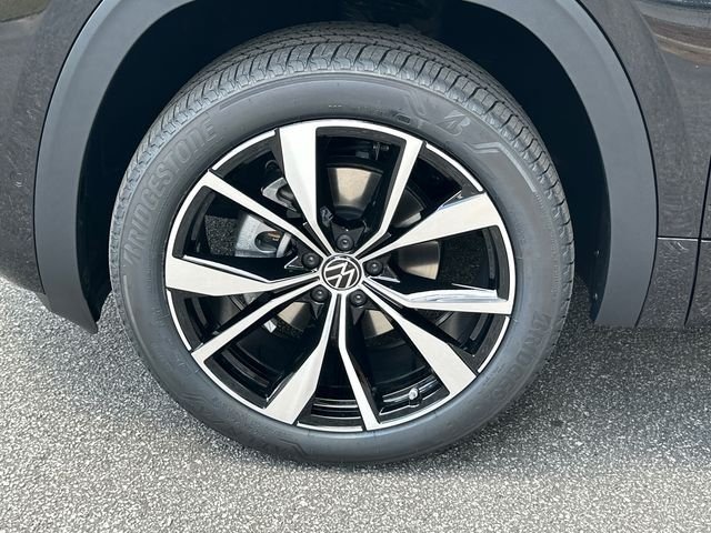 New 2026 Deep Black Pearl Volkswagen 2.0T SEL Premium R-Line image 11