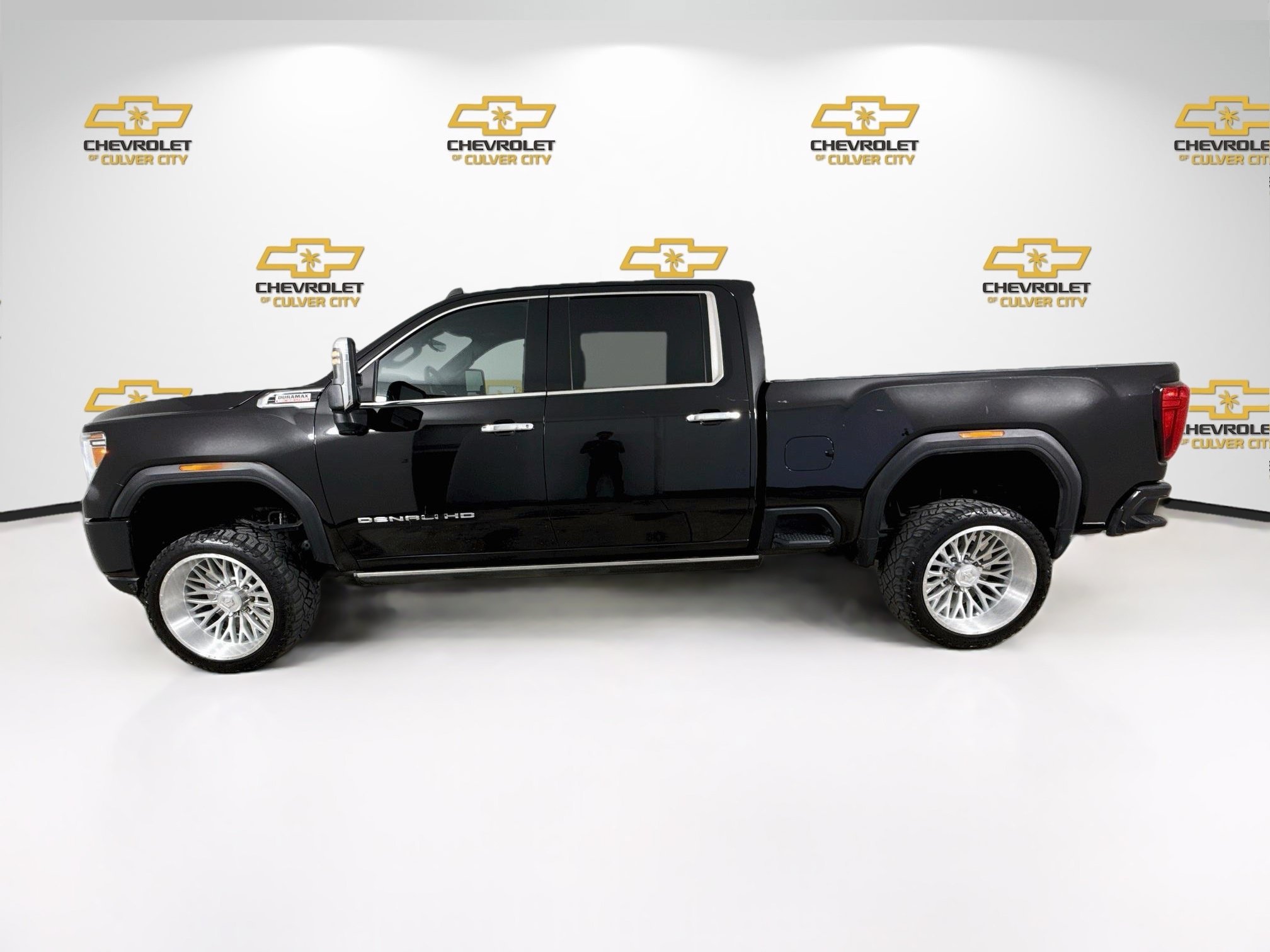Used 2022 Ebony Twilight Metallic GMC Denali image 5