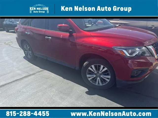 Used 2018 Scarlet Nissan SV image 1
