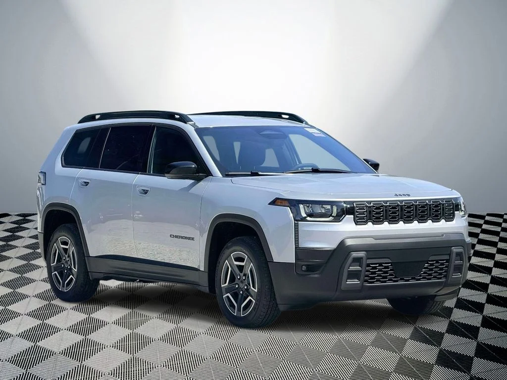 New 2026 Silver Zynith Clear-Coat Exterior Paint Jeep Limited image 4