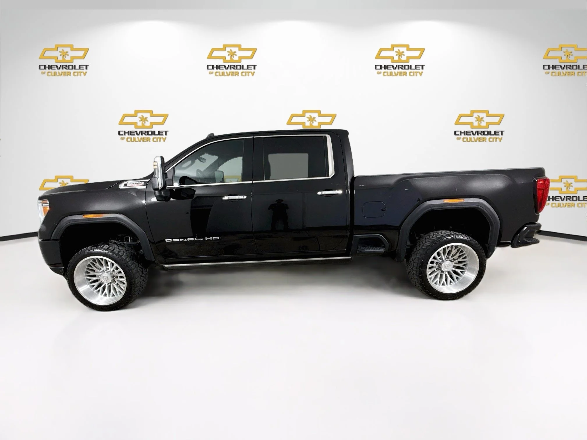 Used 2022 Ebony Twilight Metallic GMC Denali image 5