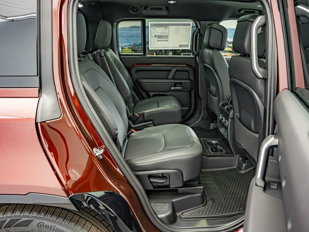 New 2026 Sedona Red Metallic Land Rover X-Dynamic SE image 35