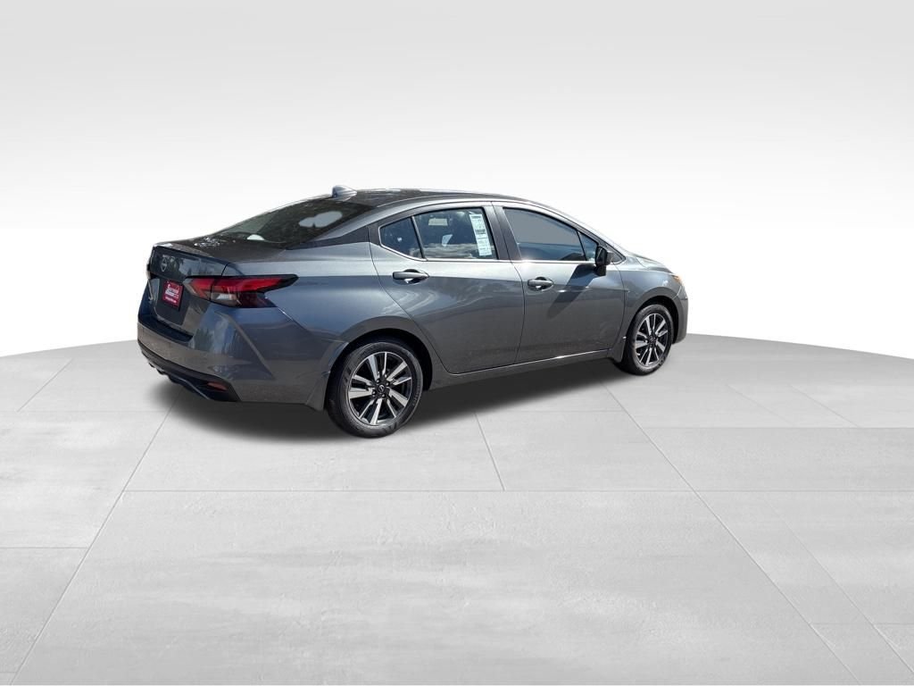 2025 Nissan Versa 1.6 SV photo 3