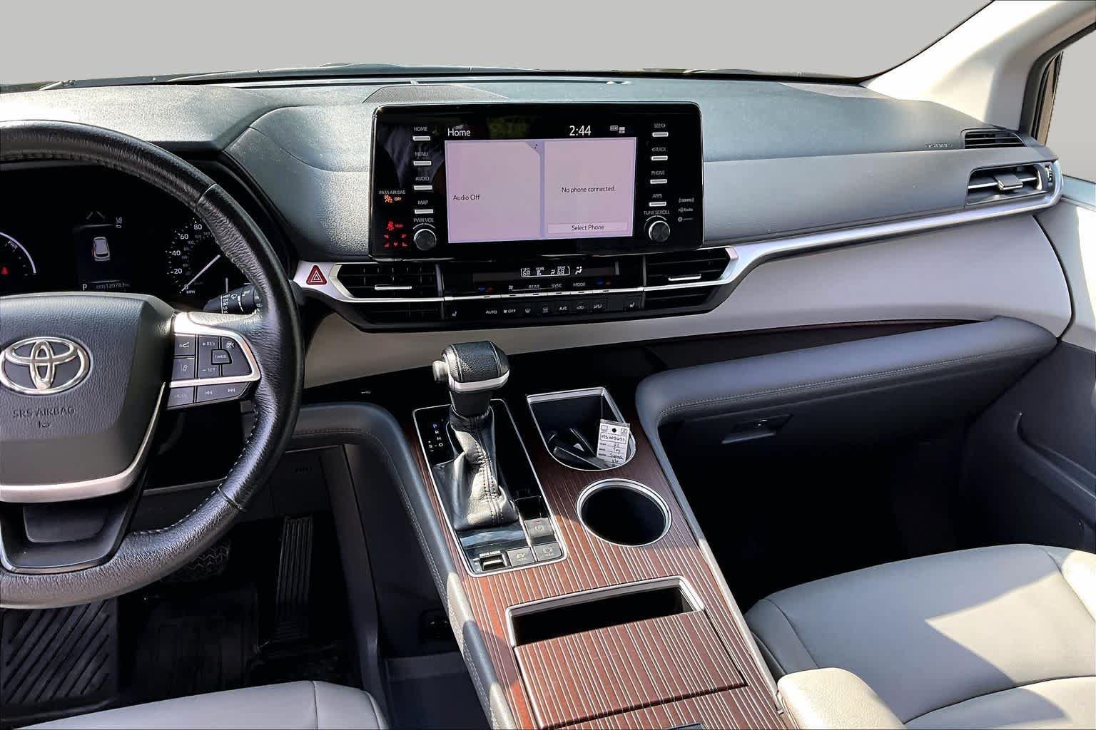 Used 2021 Midnight Black Metallic Toyota XLE image 7