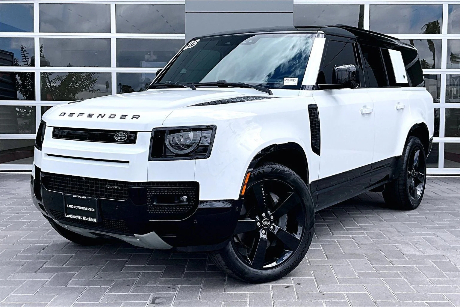 2023 Land Rover Defender X-Dynamic SE's photo