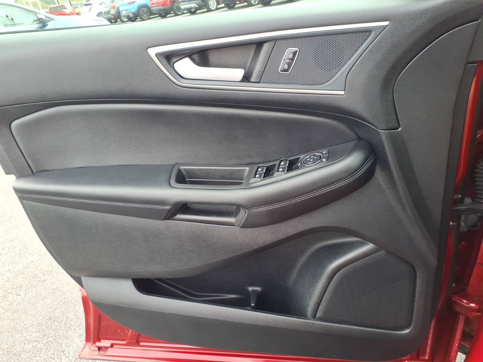 Used 2023  Ford SEL image 22