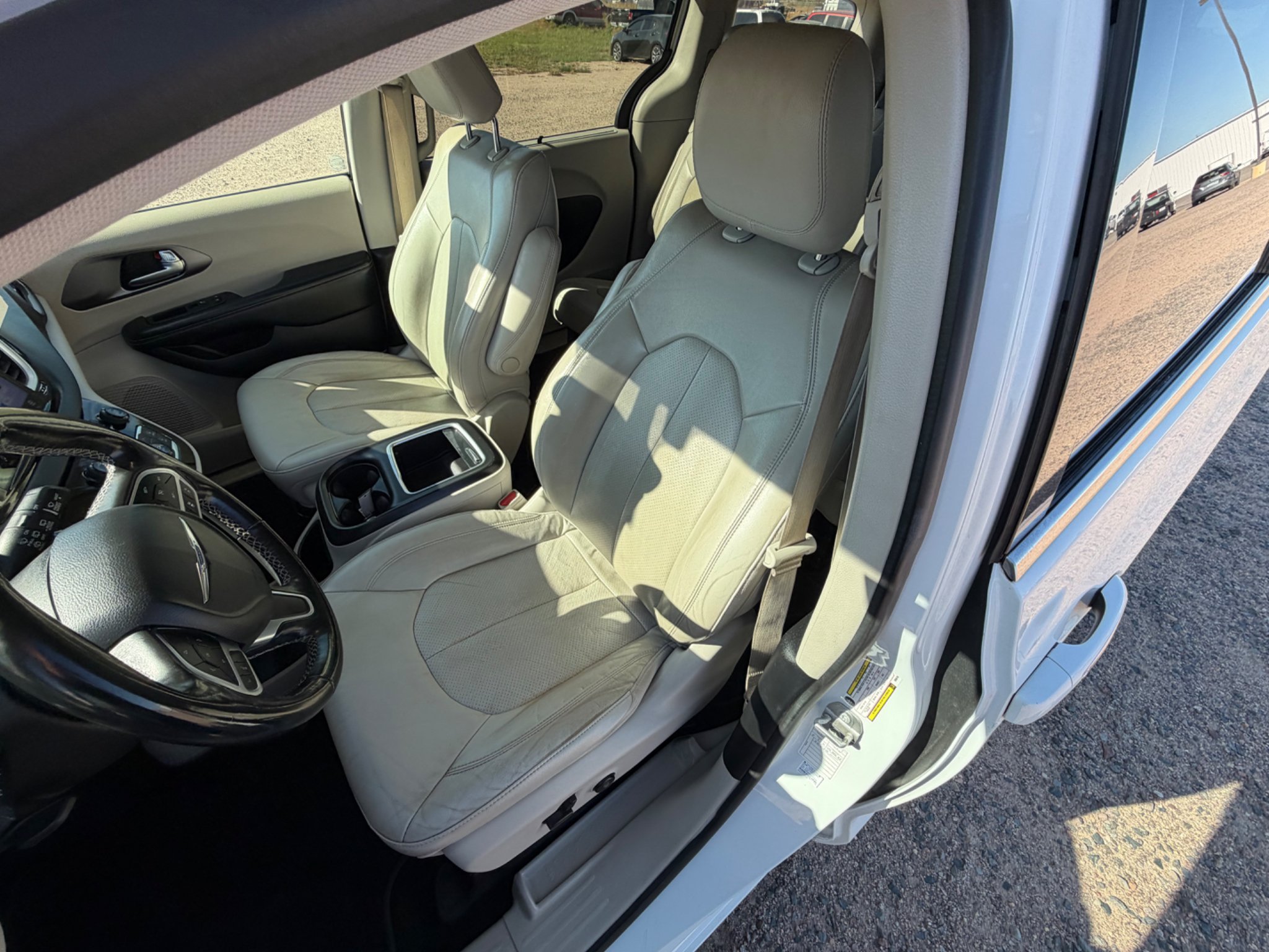 Used 2021 White Chrysler Touring L image 9