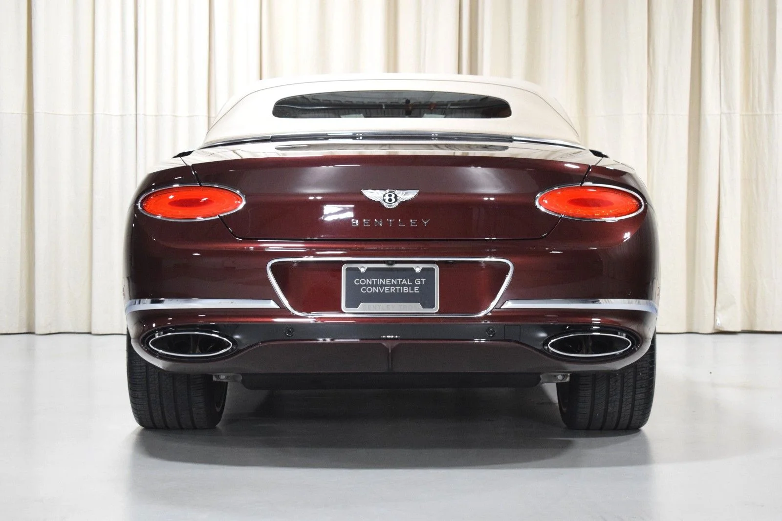 Used 2021 Red Bentley  image 14