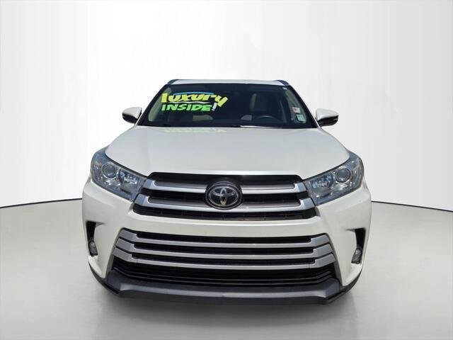 Used 2019 Blizzard Pearl Toyota XLE image 8