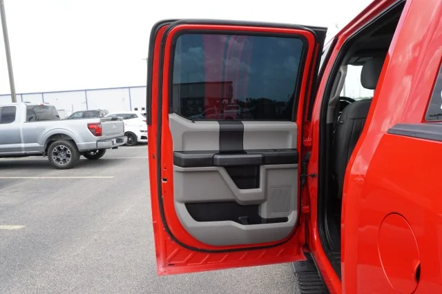 Used 2018  Ford XL image 14