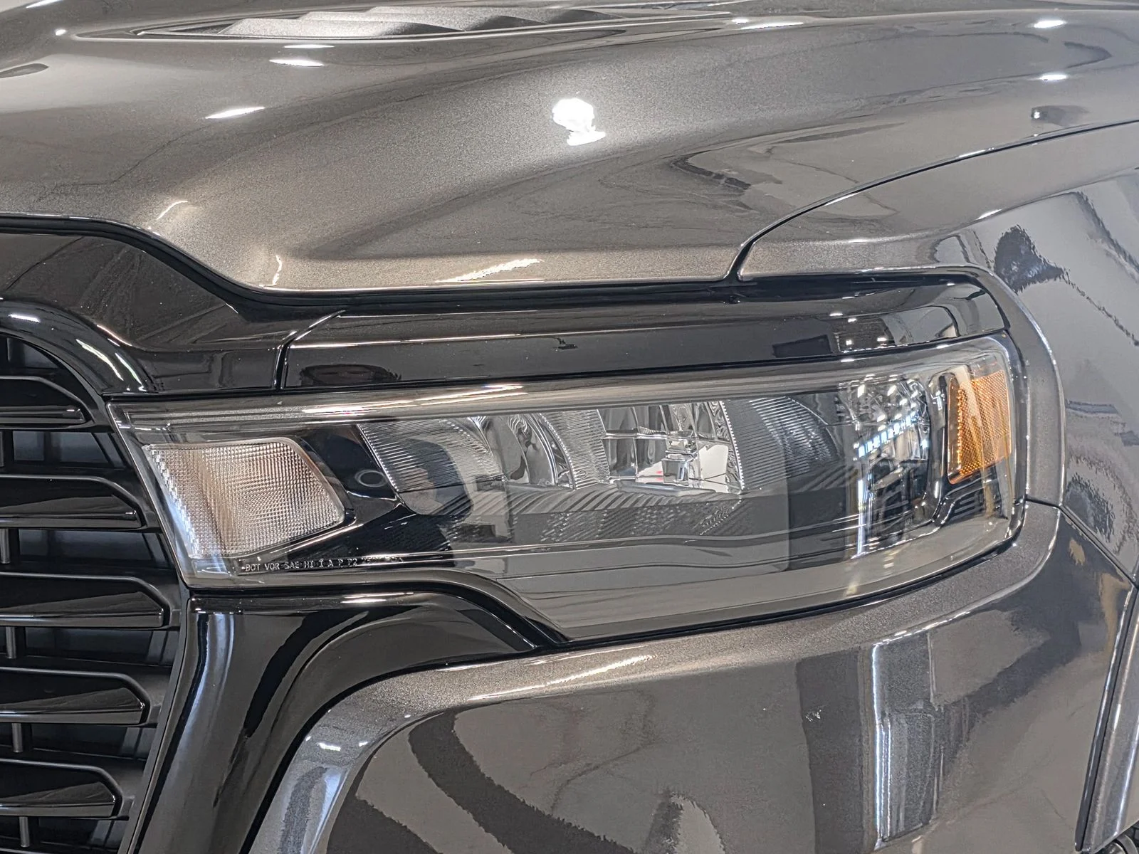New 2026 Granite Crystal Metallic Clear-Coat Exterior Paint RAM Laramie image 14