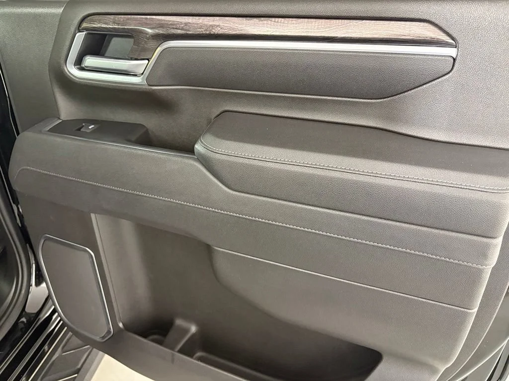 Used 2025 Black Chevrolet LTZ image 47