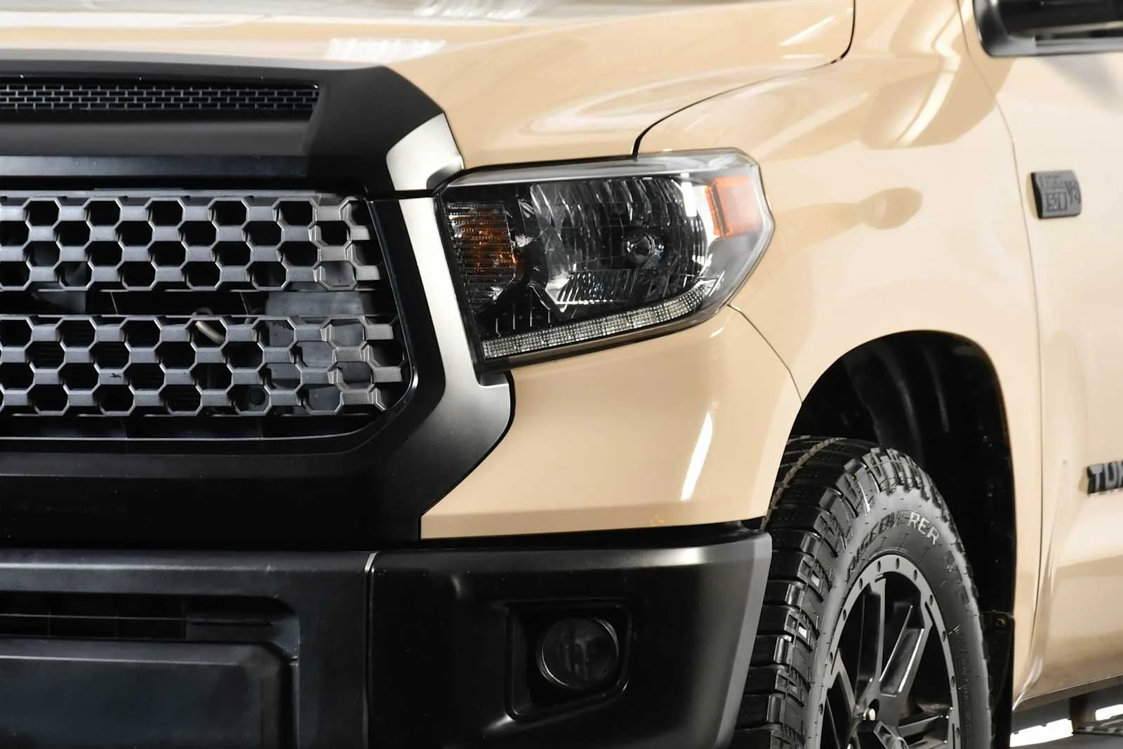 Used 2018 Quicksand Toyota SR5 image 10