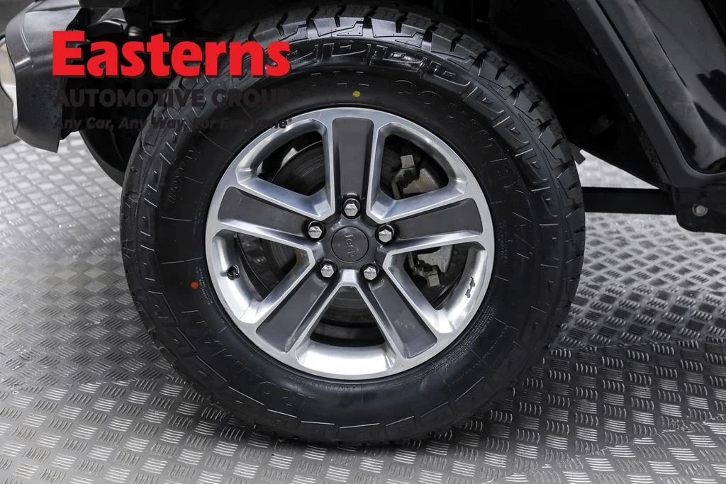 Used 2021 Black Jeep Unlimited Sahara image 31