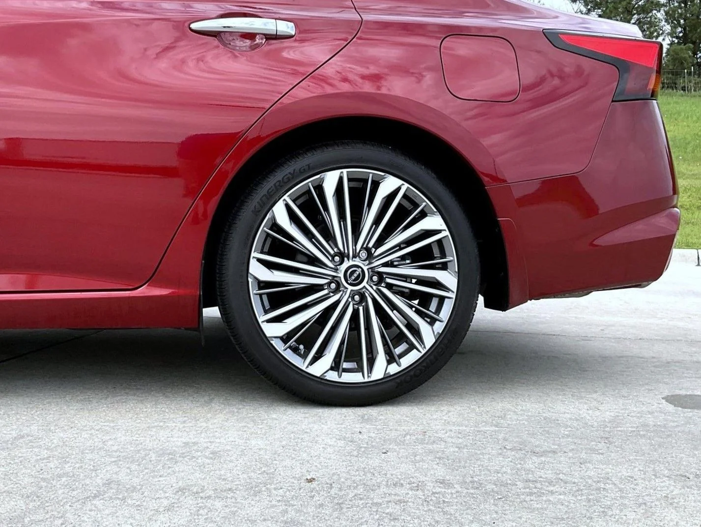 Used 2023 Red Nissan 2.5 SL image 23