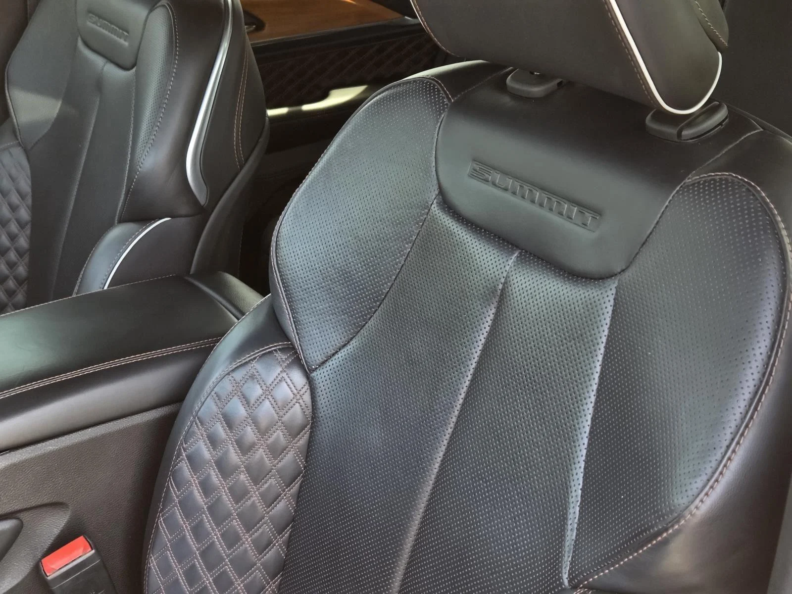 Used 2022 Silver Zynith Jeep Summit Reserve image 34