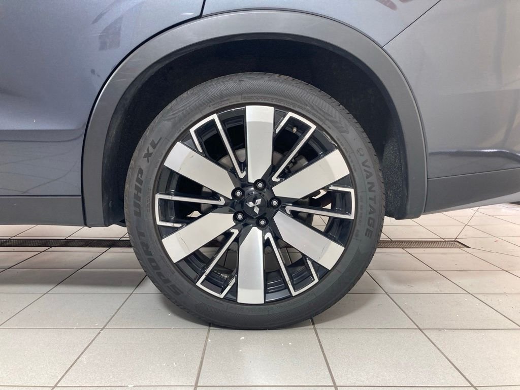 Used 2025 Gray Mitsubishi SE image 23