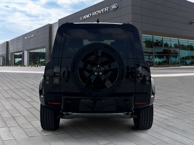 New 2026 Santorini Black Land Rover X-Dynamic SE image 4