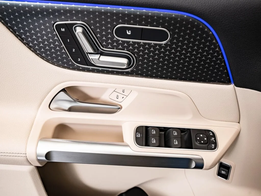 Used 2024 Starling Blue Metallic Mercedes-Benz 300 image 24