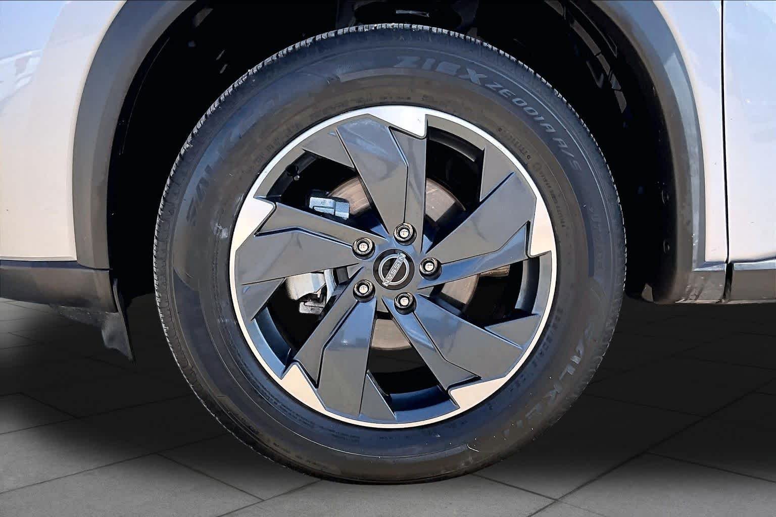 Used 2025 Brilliant Silver Metallic Nissan SV image 11
