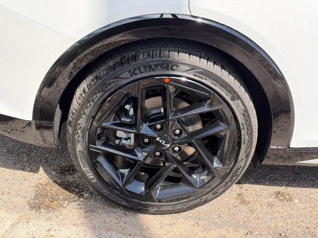 New 2027 White Kia GT-Line image 24