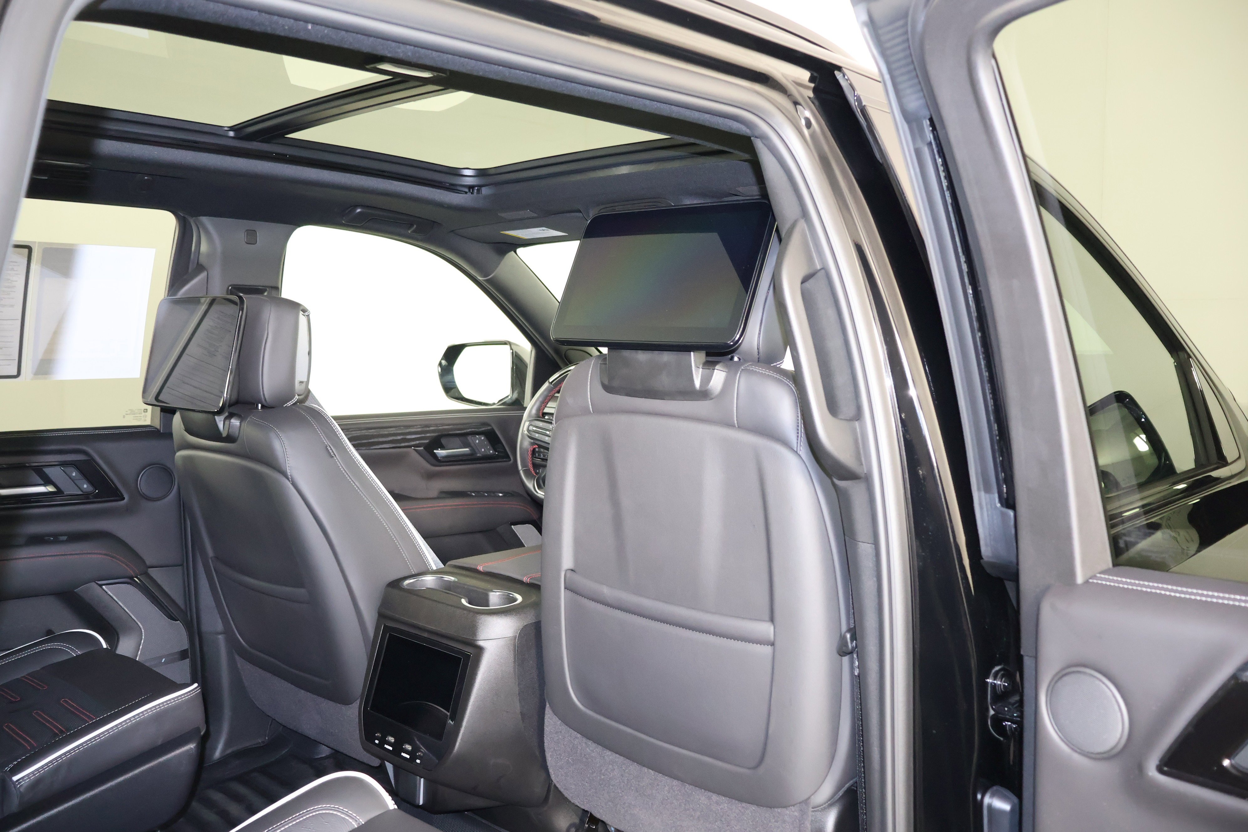 2025 GMC Yukon AT4 Ultimate - Photo 49