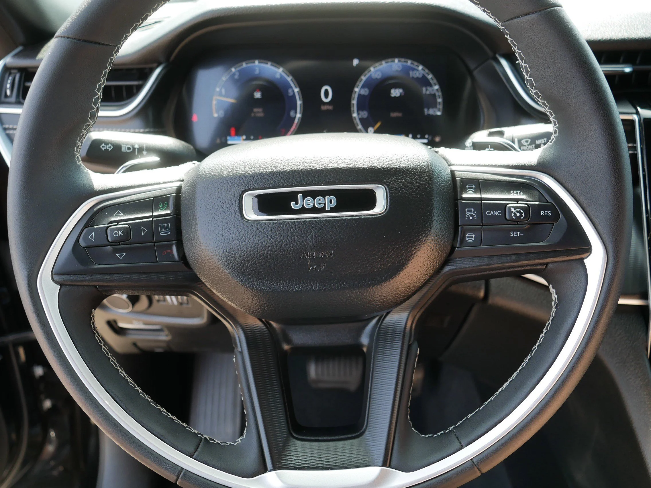 Used 2024 Diamond Black Crystal Pearlcoat Jeep Altitude X image 25