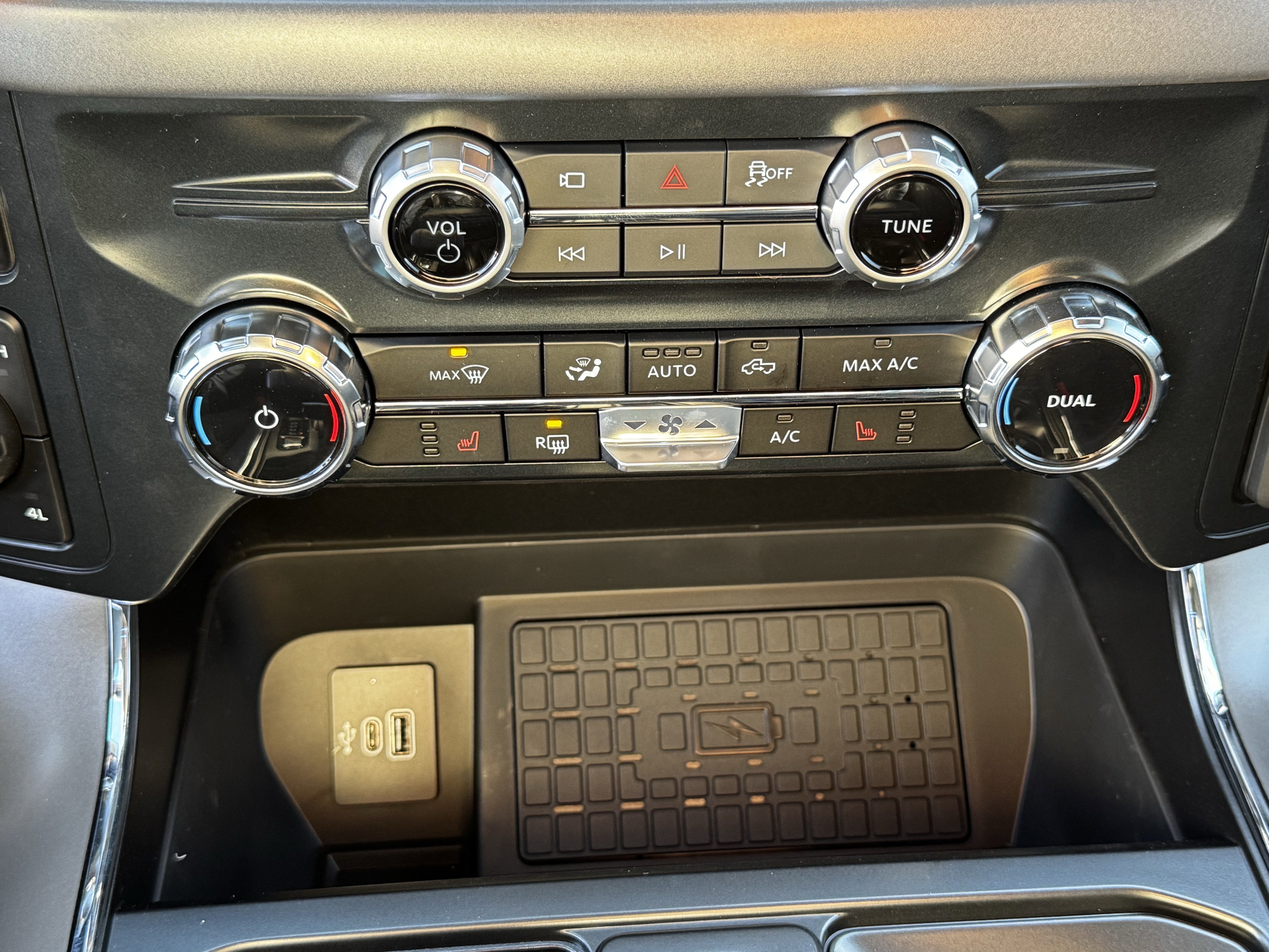 New 2026 Carbonized Gray Metallic Ford XLT image 18
