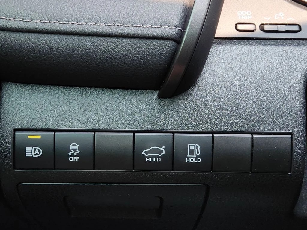 Used 2022 Wind Chill Pearl Toyota XSE image 24
