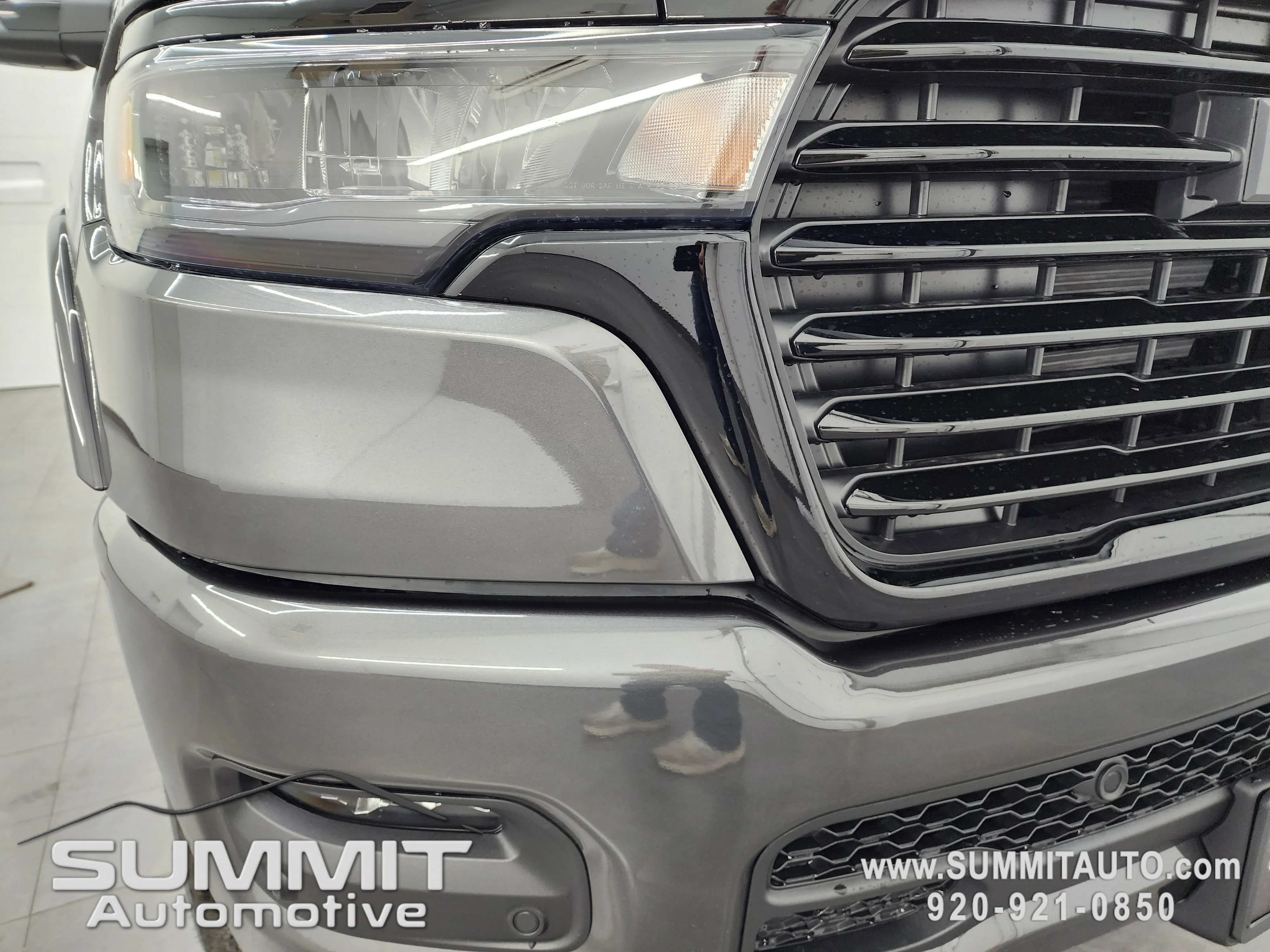 New 2026 Granite Crystal Metallic Clear-Coat Exterior Paint RAM Laramie image 26