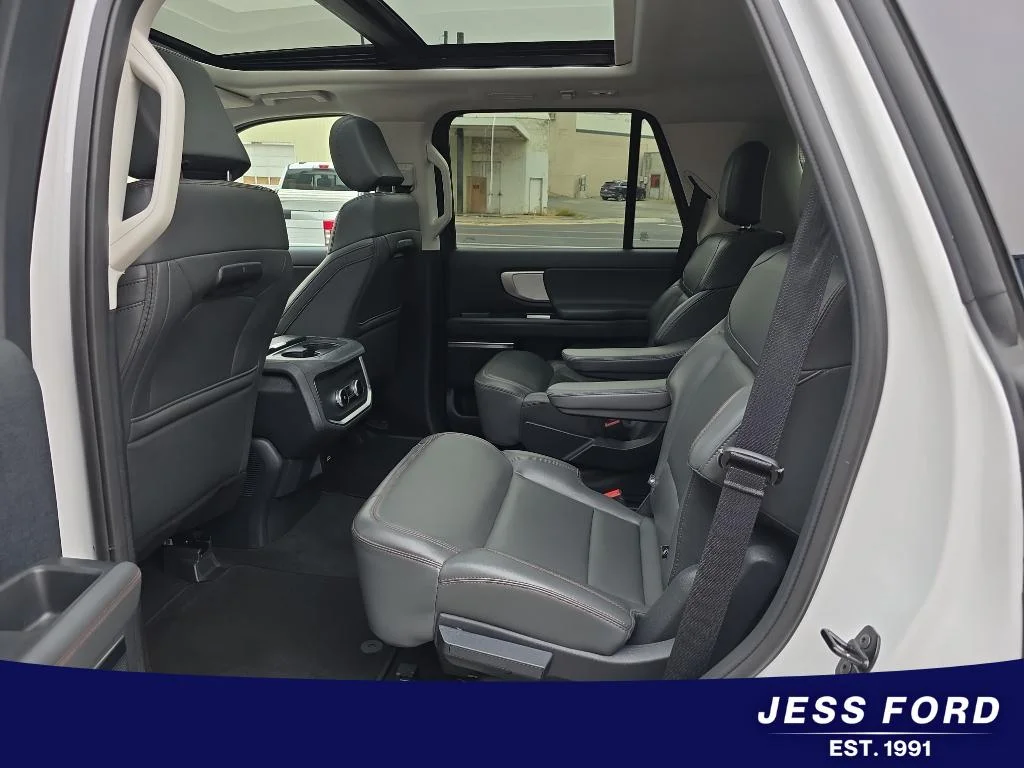 Used 2025 Oxford White Ford Active image 10