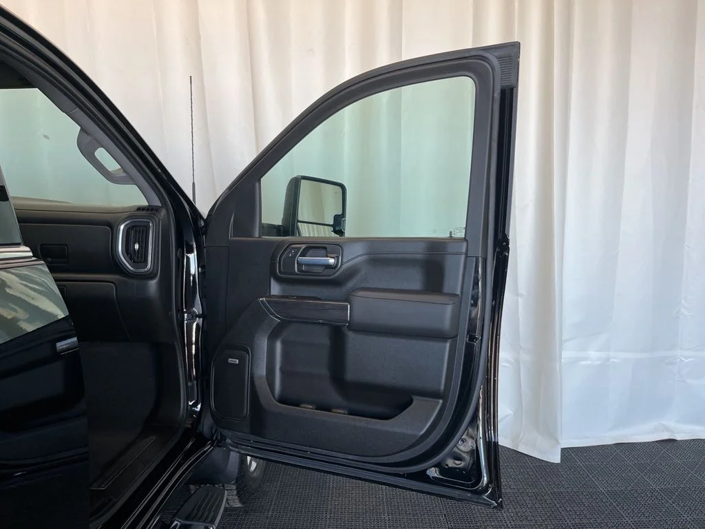 Used 2021 Black Chevrolet LTZ image 17