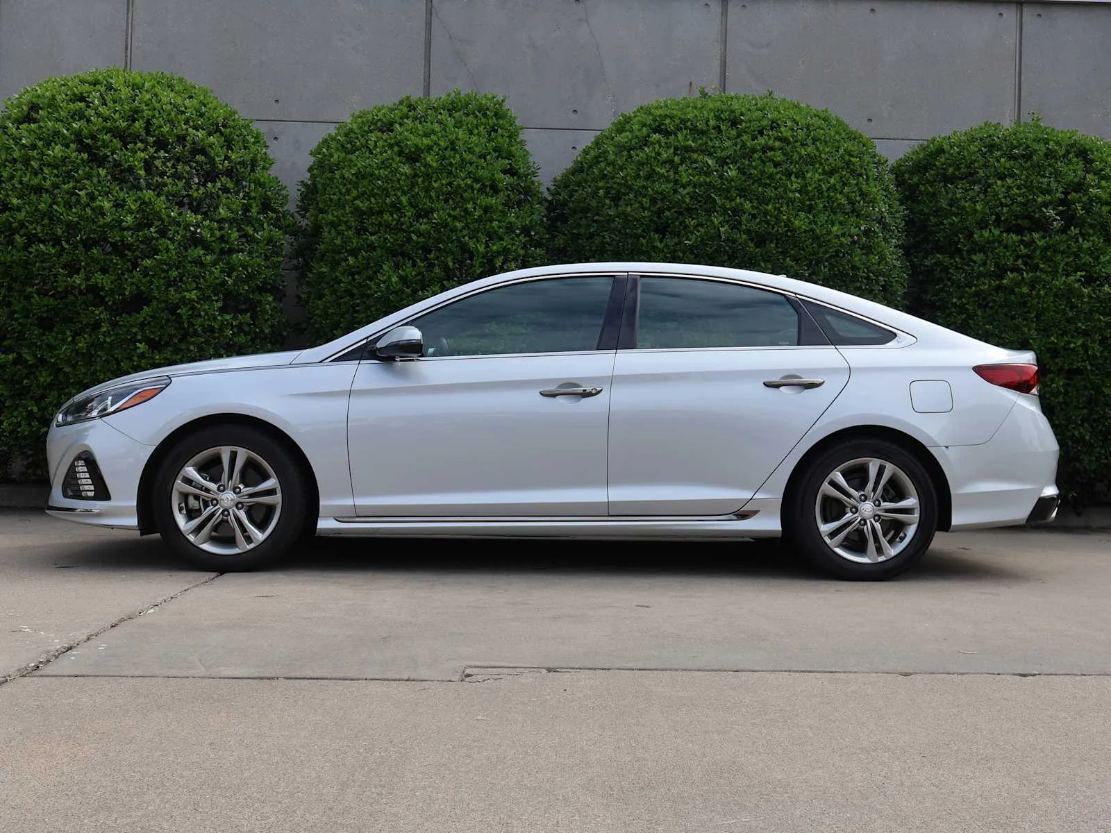 Used 2019 Symphony Silver Hyundai Sport image 3
