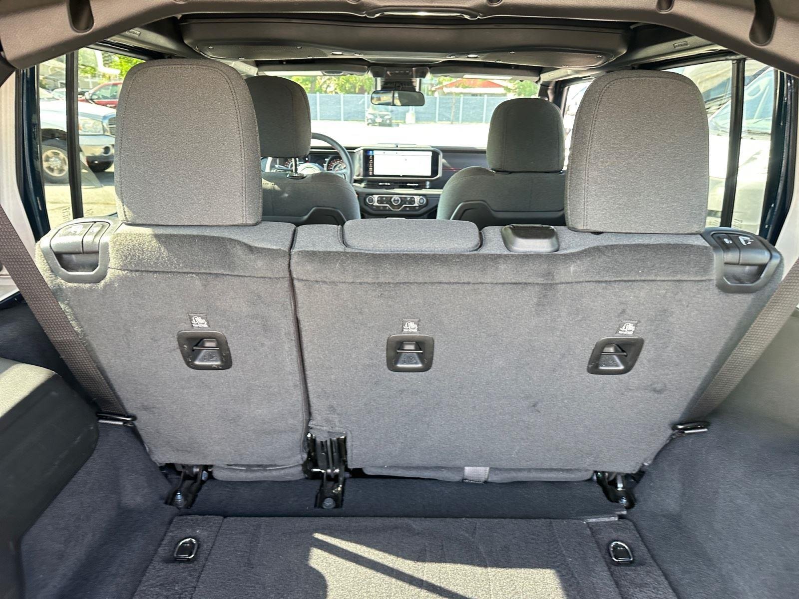 Used 2025 Fathom Blue Pearlcoat Jeep Rubicon image 13