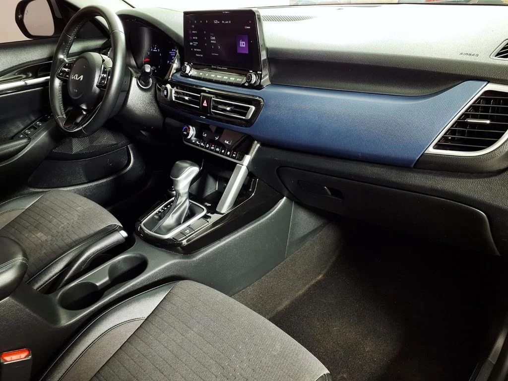 Used 2023 White Kia S image 12