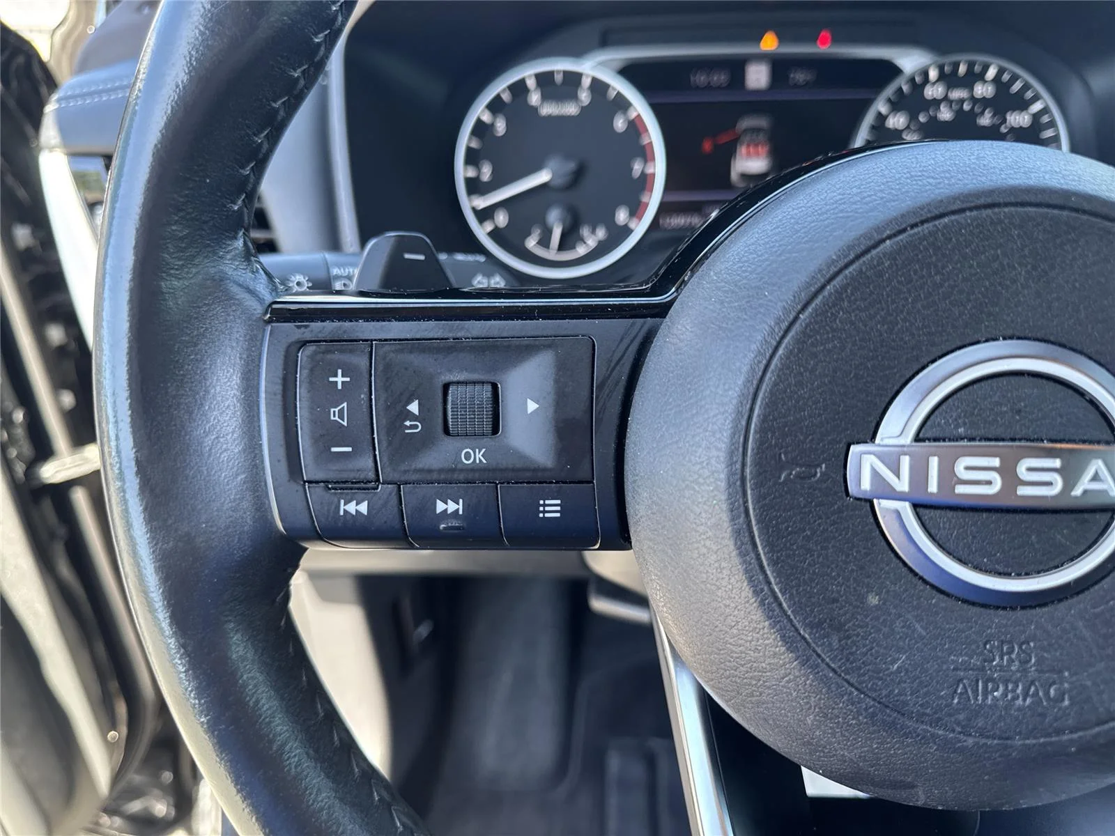 Used 2023 Super Black Nissan SL image 21
