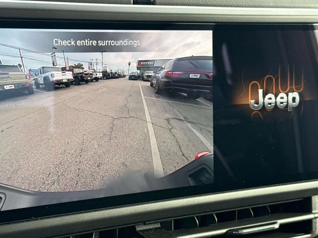 New 2026 White Jeep Mojave image 28