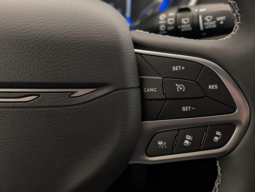 New 2027 White Chrysler Select - - AWD - 3.6L Pentastar V6 - Adaptive Cruise Control - Blind Spot Monitor & More! image 18